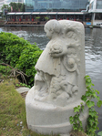 Meisje met pop en bloemen, Willem IJzerdraat
<br/>
Gerdy Bijleveld, 2015-06-20